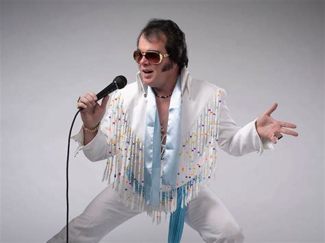 elvis impersonators are so frickin fake